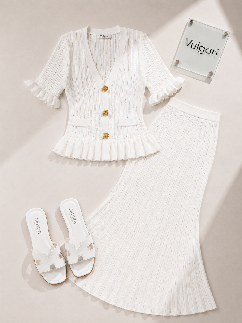 Compleu Damă Alb Elegant, Cardigan cu Nasturi Aurii și Fustă Maxi, Set 2 Piese