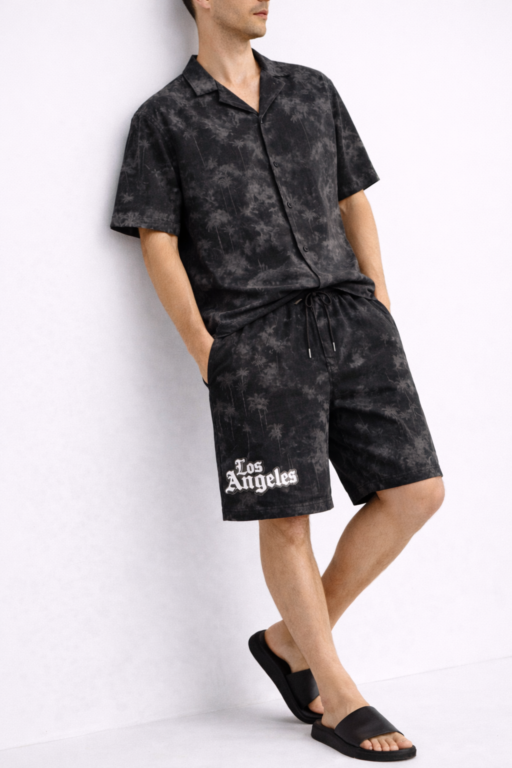 Compleu Sport Oversize Negru Bărbați – Tricou și Pantaloni Scurți Palm Print