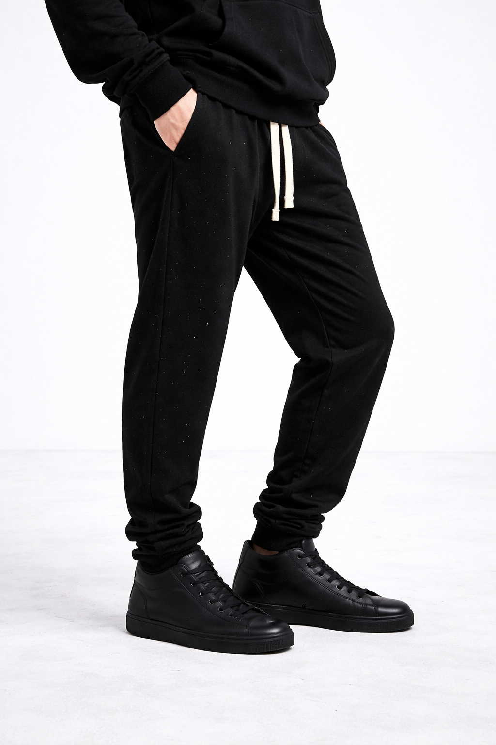 Trening UNISEX Negru cu Pietricele Strălucitoare – Set Hanorac și Pantaloni Sport Elegant