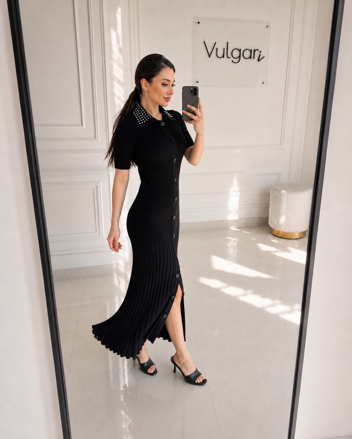 Rochie lungă damă neagră  cu nasturi frontali și guler decorativ