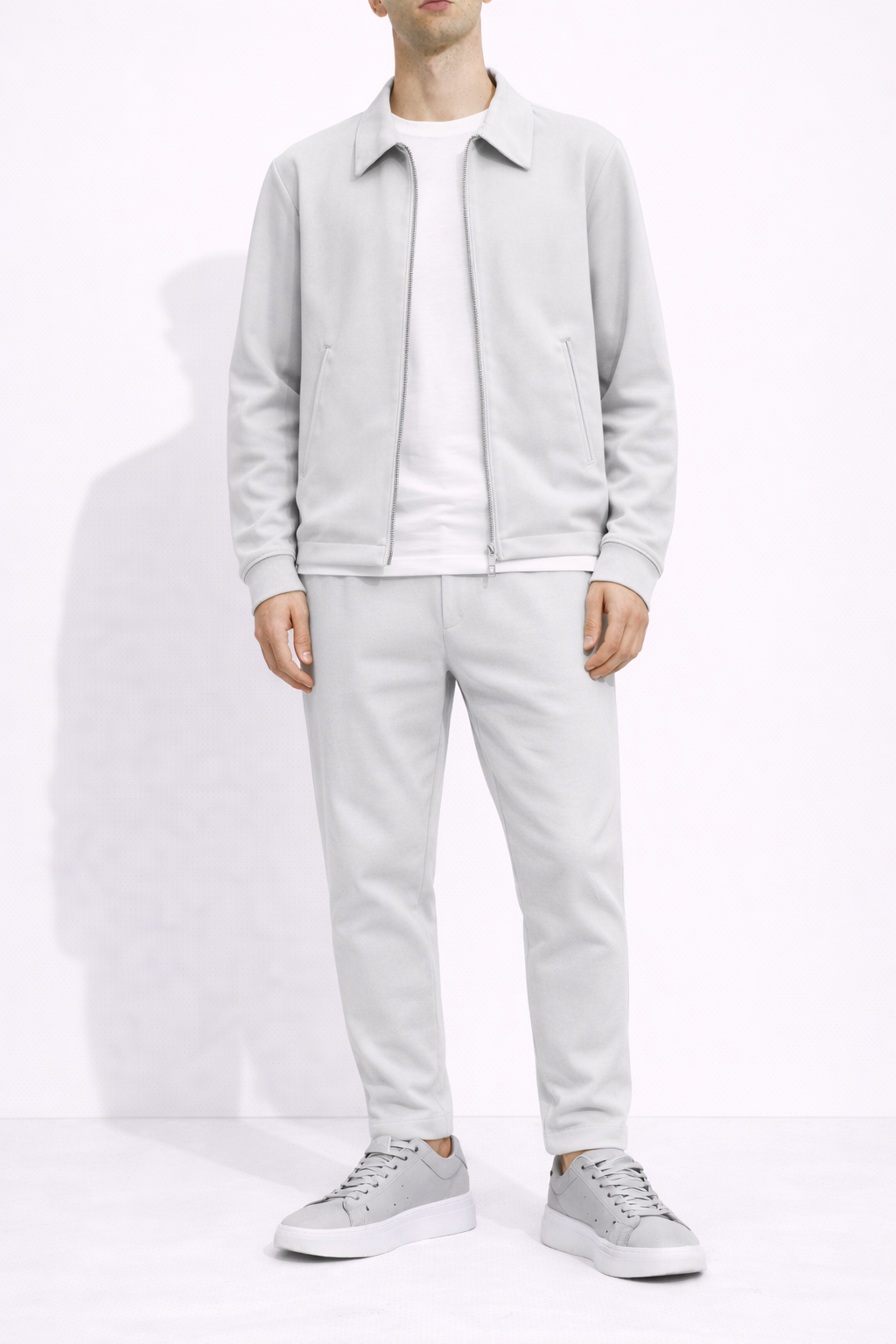 Compleu Casual Gri Bărbați – Jacheta cu Fermoar și Pantaloni Casual