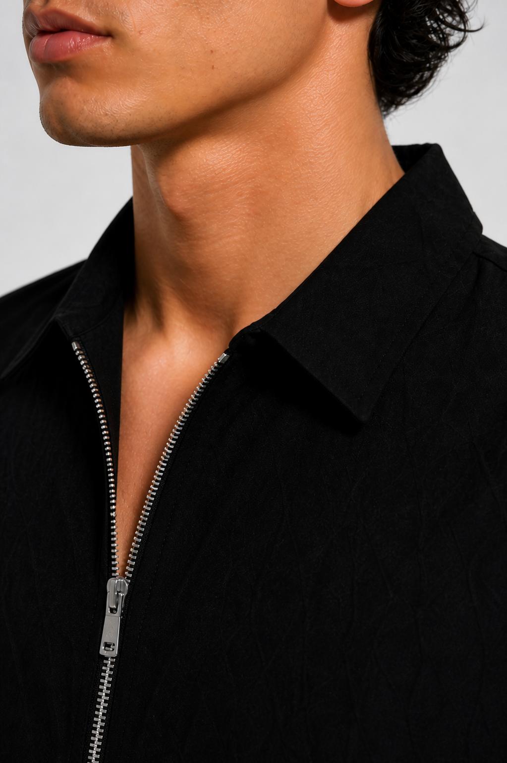 Compleu bărbați negru elegant, cămașă și pantaloni cu fermoare laterale, design modern