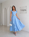 Rochie Maxi Bleu cu Volane și Accente Aurii – Elegantă