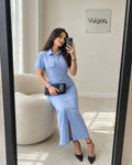 Rochie lungă bleu cu nasturi aurii și talie definită