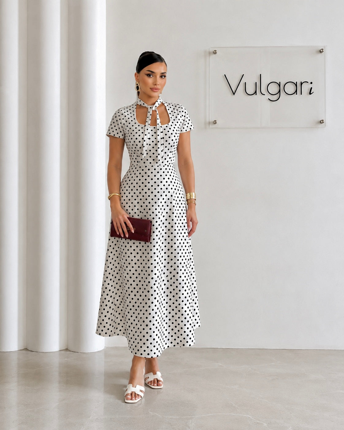 Rochie Midi Ivory cu Buline Negre – Eleganță Clasică & Guler Tip Eșarfă