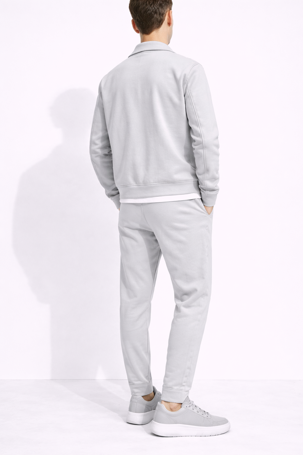 Compleu Casual Gri Bărbați – Jacheta cu Fermoar și Pantaloni Casual