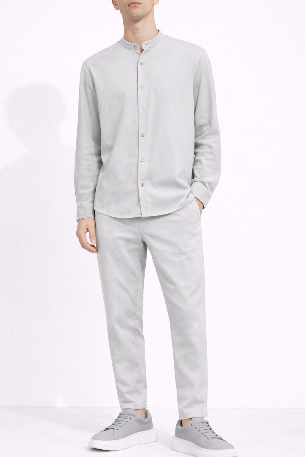 Compleu Elegant Gri Bărbați – Cămașă cu Guler Tunică și Pantaloni Casual