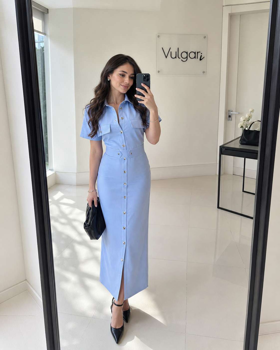 Rochie lungă bleu cu nasturi aurii și talie definită