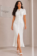 Rochie Lungă Albă de Vară, Croială mulată, Nasturi Decorativi și Mânecă Scurtă