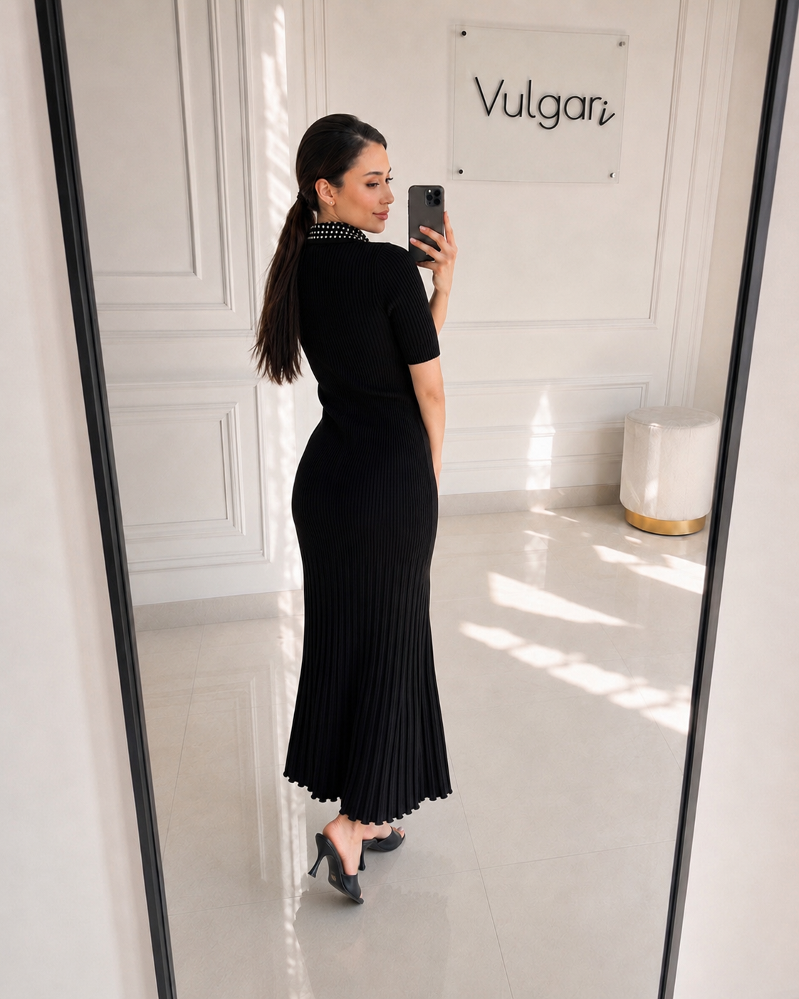 Rochie lungă damă neagră  cu nasturi frontali și guler decorativ