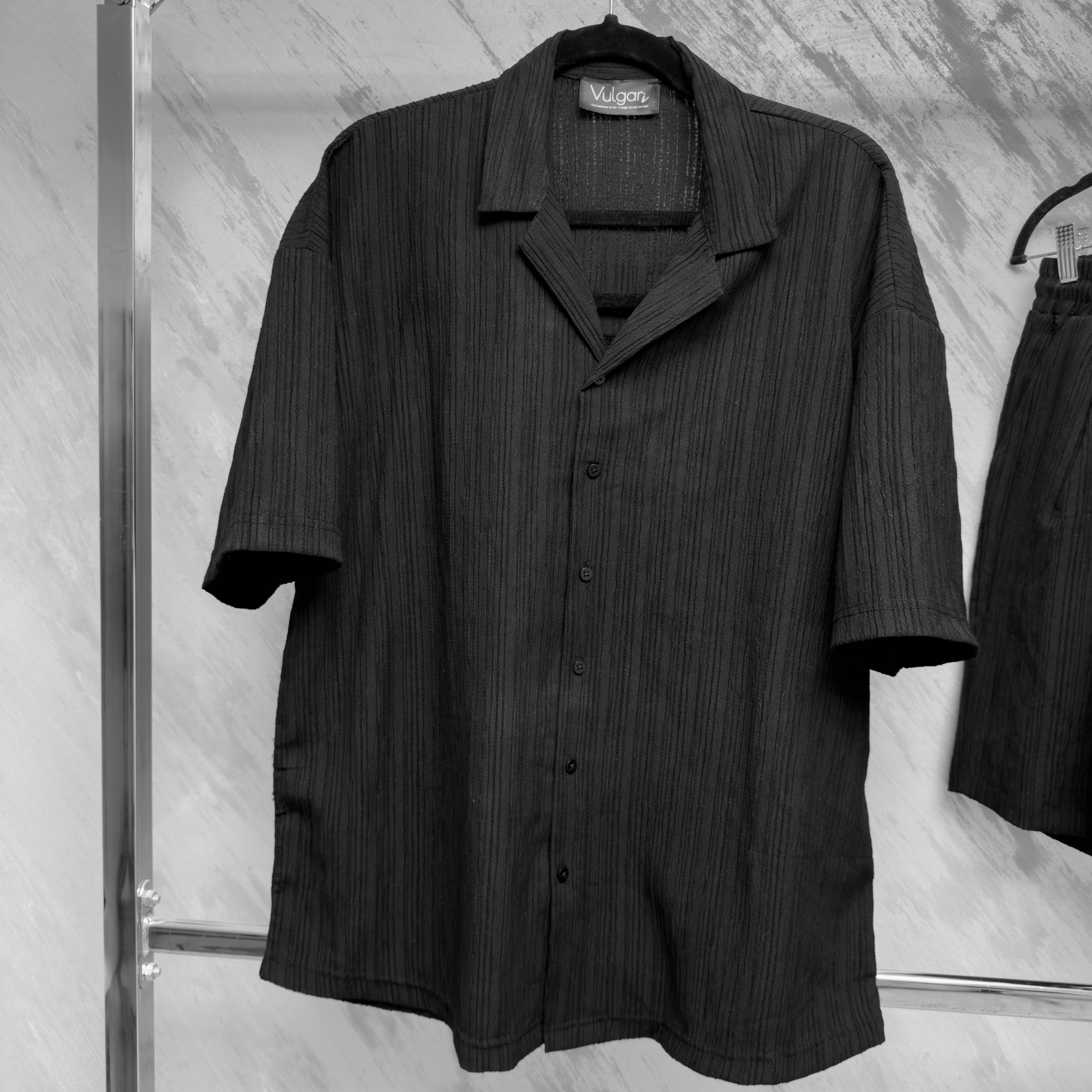 Compleu de Vară Negru Bărbați – Cămașă și Pantaloni Scurți Casual Oversize
