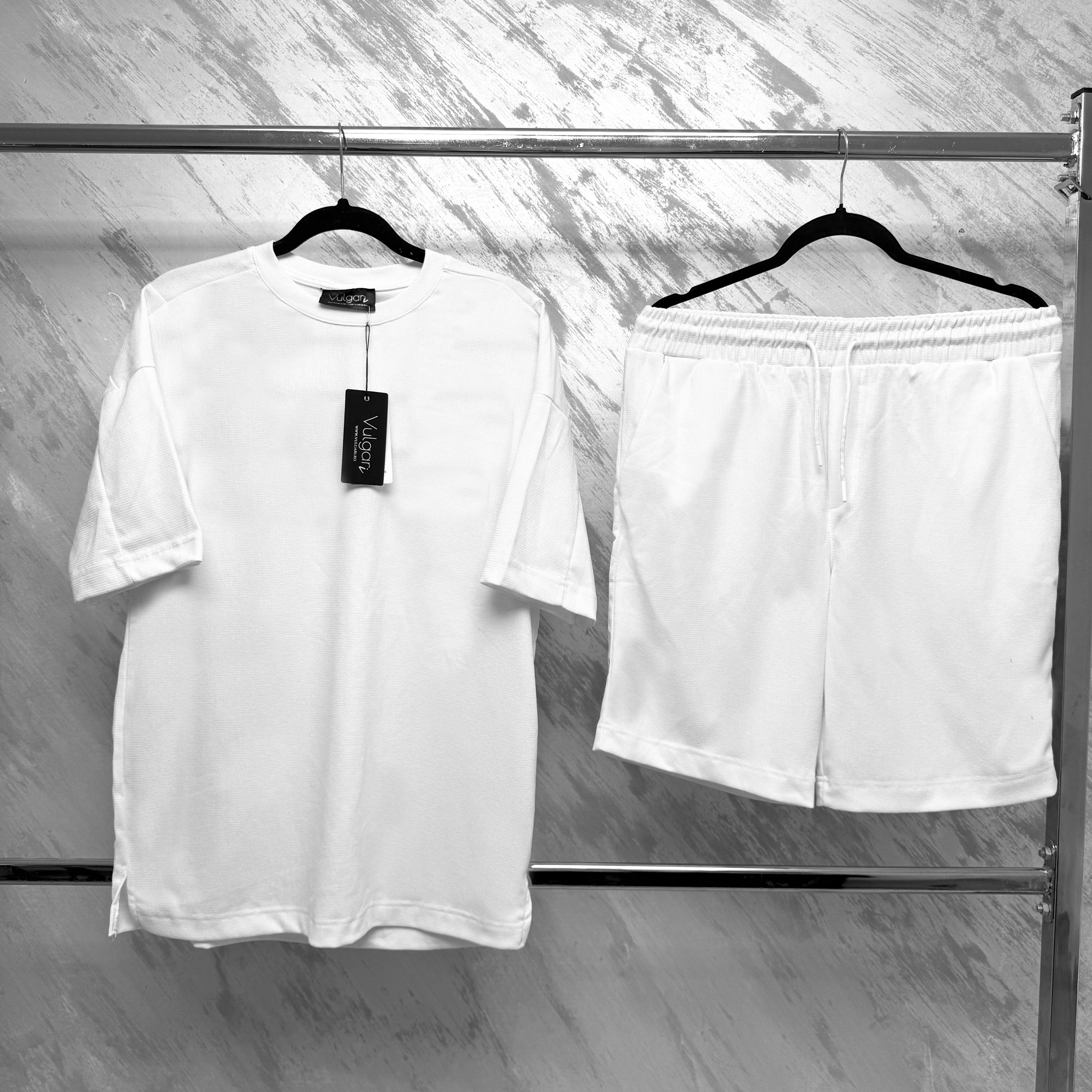 Compleu Sport Oversize Alb Bărbați – Tricou și Pantaloni Scurți Casual