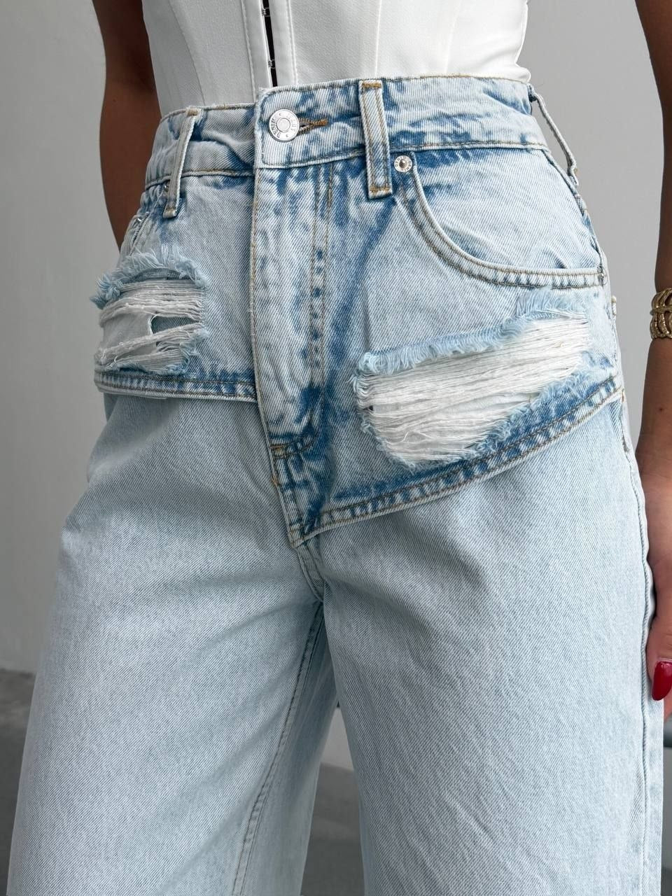 Blugi damă Wide Leg, talie înaltă, albastru deschis, design asimetric cu detalii distressed