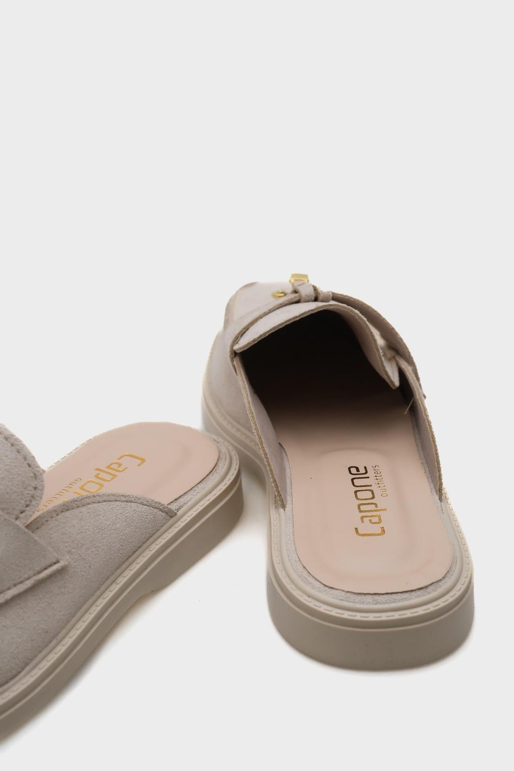 Papuci damă tip mule din piele întoarsă bej, cu accesoriu metalic auriu