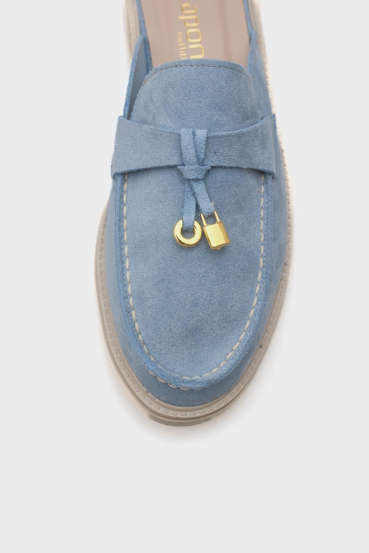 Papuci damă tip mule din piele întoarsă bej, cu accesoriu metalic auriu