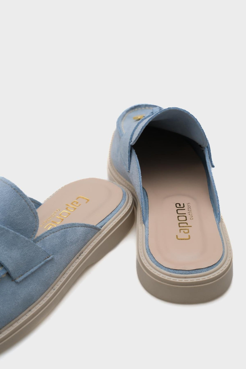 Papuci damă tip mule din piele întoarsă bej, cu accesoriu metalic auriu