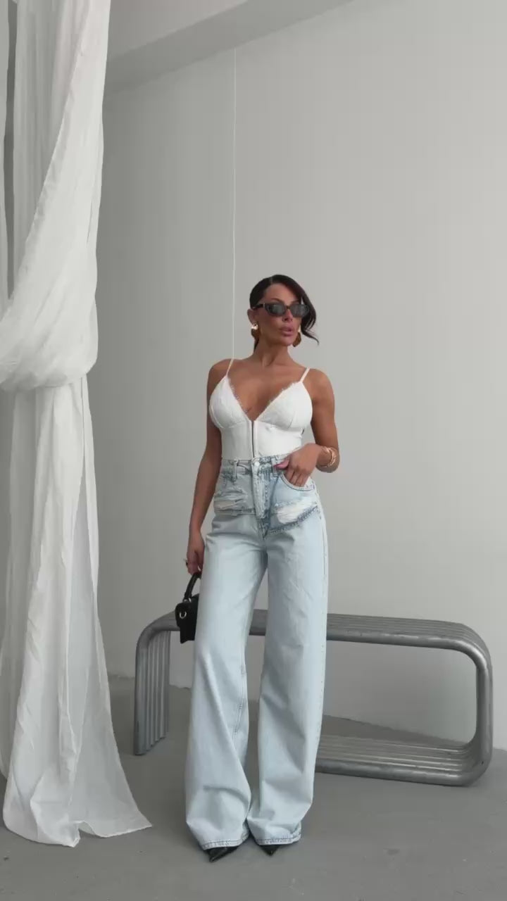 Blugi damă Wide Leg, talie înaltă, albastru deschis, design asimetric cu detalii distressed